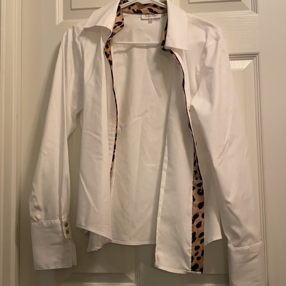White button down Calvin Klein top with leopard trim - Picture 2 of 3